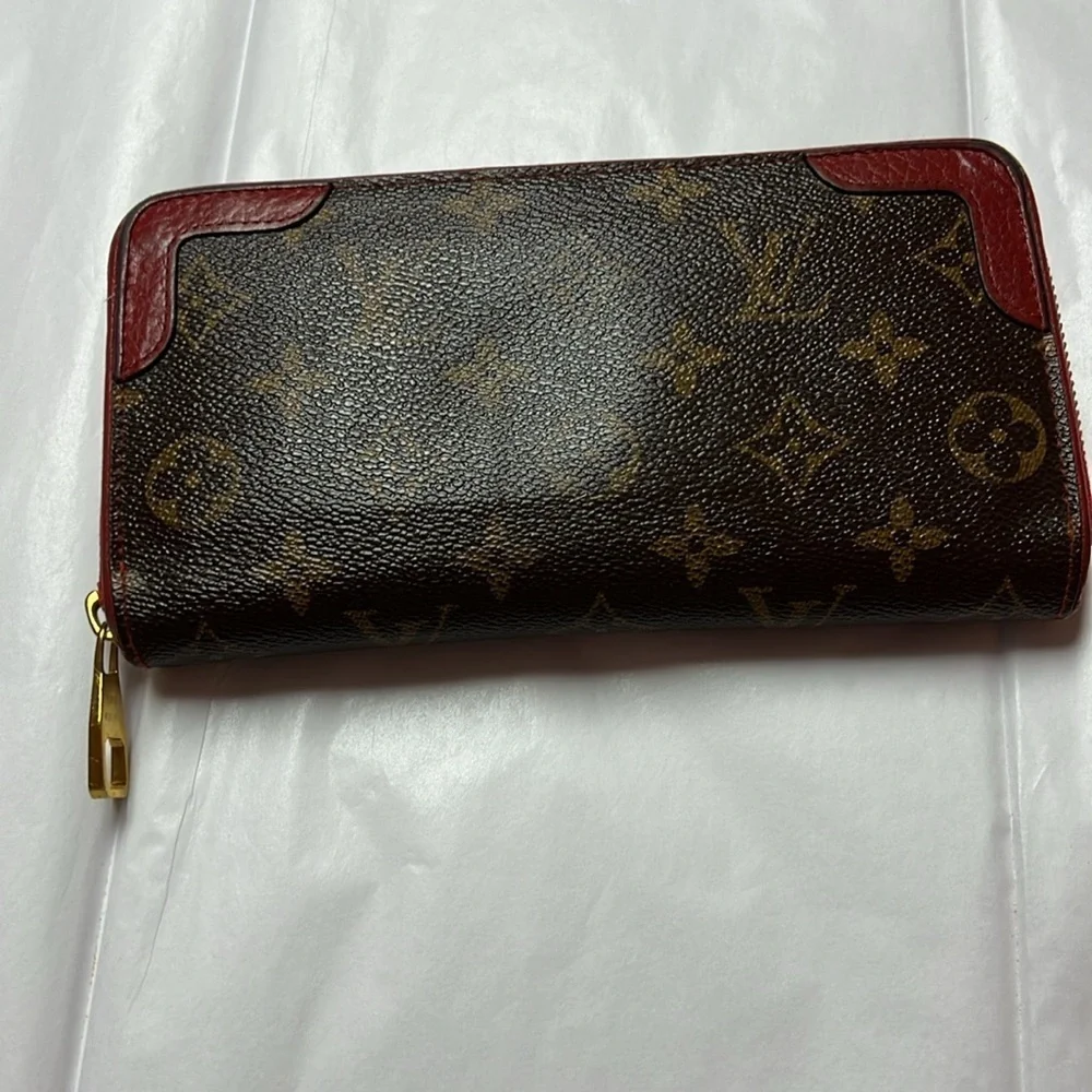 Louis Vuitton Monogram Retiro Cerese Zippy wallet. Comes with COA